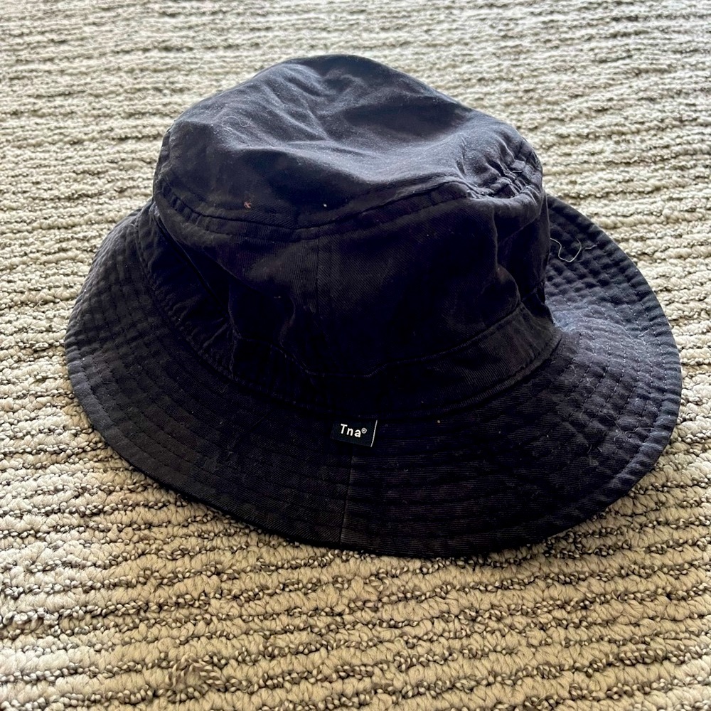 TNA Aritzia Bucket Hat Medium/Large Fall Style 2023 Black